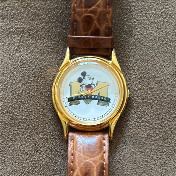 Vintage Disney Mickey Mouse Watch EUC - Picture 3 of 11